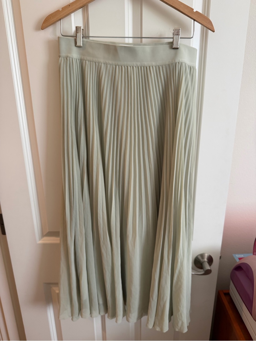 Wilfred Aritzia twirl midi skirt in pastel sage green, size large